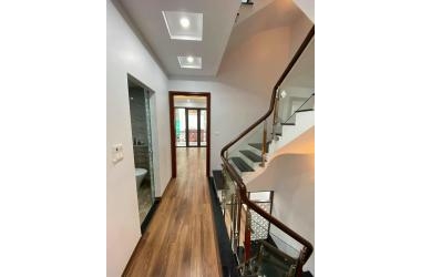 Cù Chính Lan nhà đẹp long lanh, nội thất xịn sản phẩm duy nhất hót, hiếm